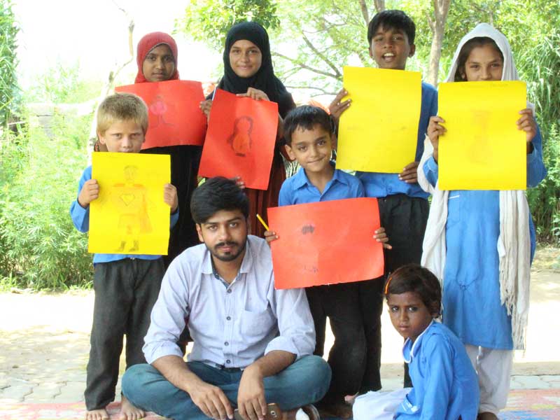 Happy Hoods (Hansti Basti)