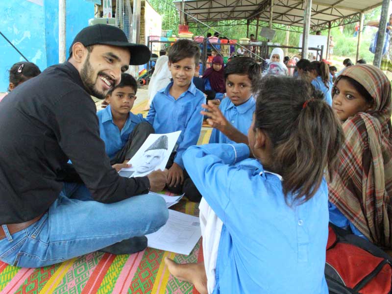 Happy Hoods (Hansti Basti)